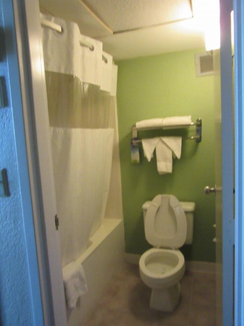 Days Inn & Suites by Wyndham SE Columbia Ft Jackson image 19
