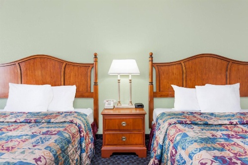 Days Inn & Suites by Wyndham SE Columbia Ft Jackson image 35
